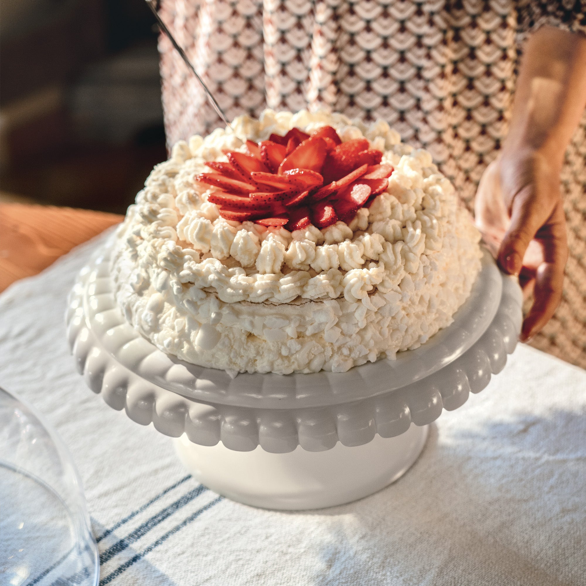 CAKE STAND WITH DOME "TIFFANY"